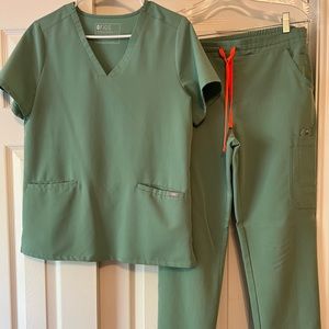 Figs Jade scrub set.  Excellent condition. Very soft material.